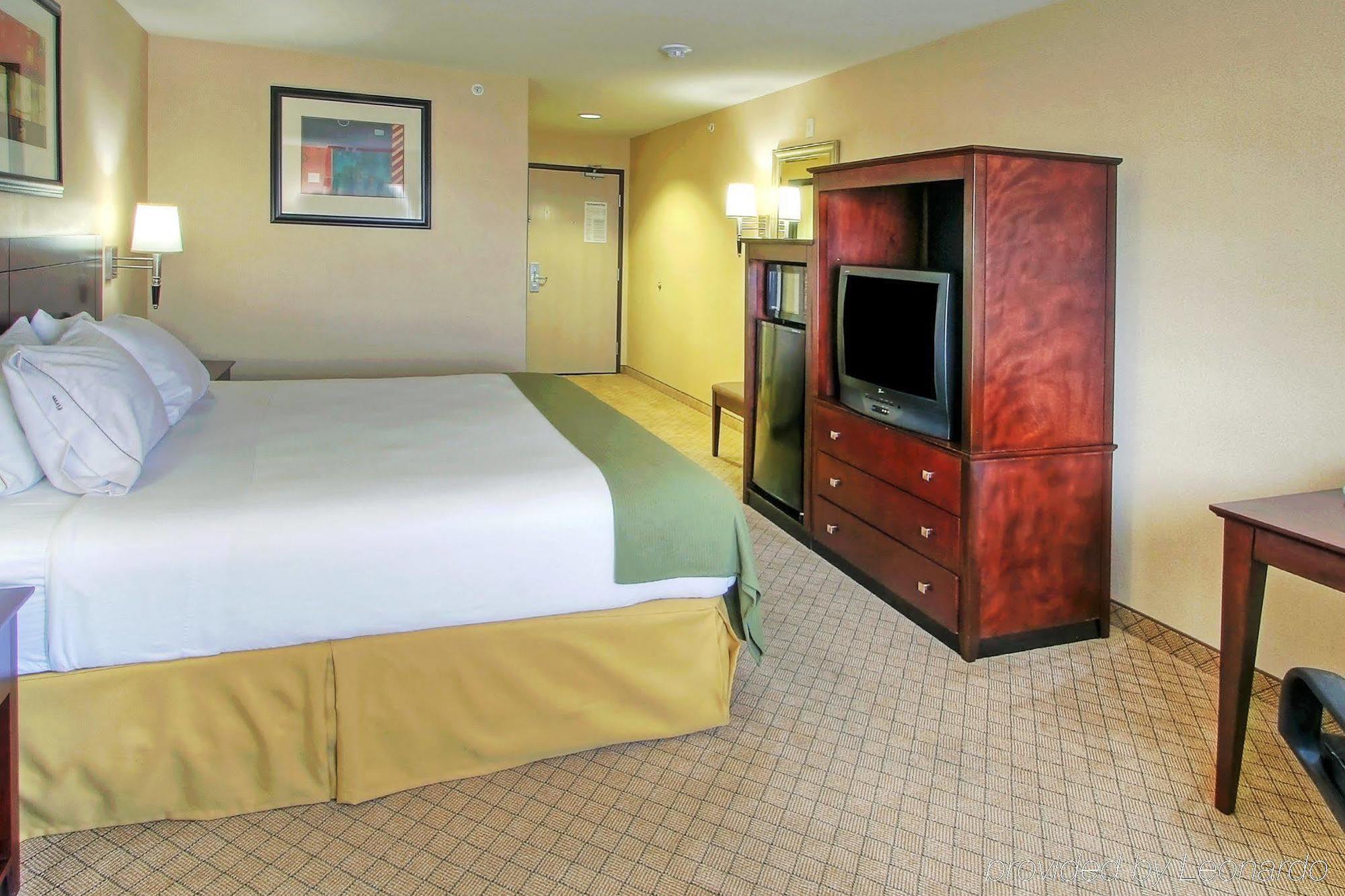 Holiday Inn Express & Suites Portales By Ihg Bilik gambar